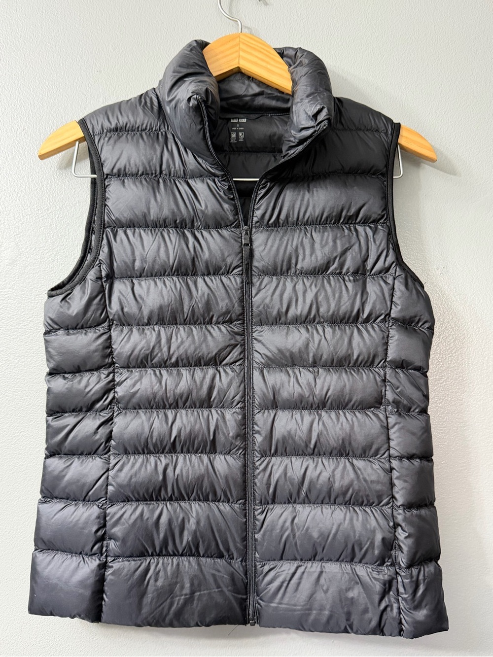 Uniqlo Lightweight Down Puffer Vest Black Packable Water Repellent small